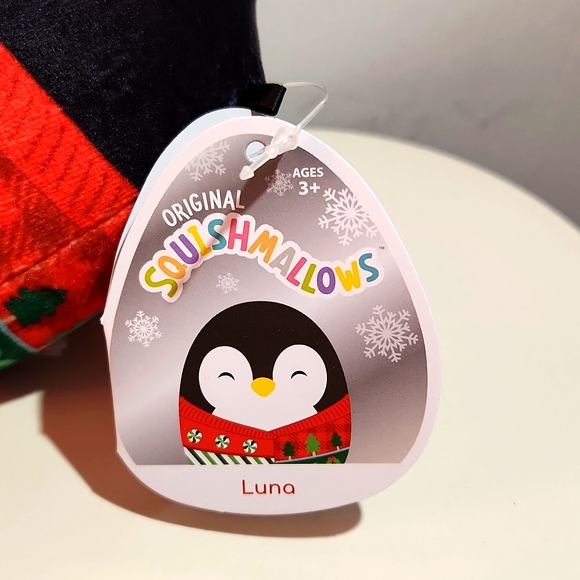 LUNA THE PENGUIN - SQUISHMALLOWS HOLIDAY - 4.5" PLUSHIE - NEW WITH TAG - Picture 3 of 5